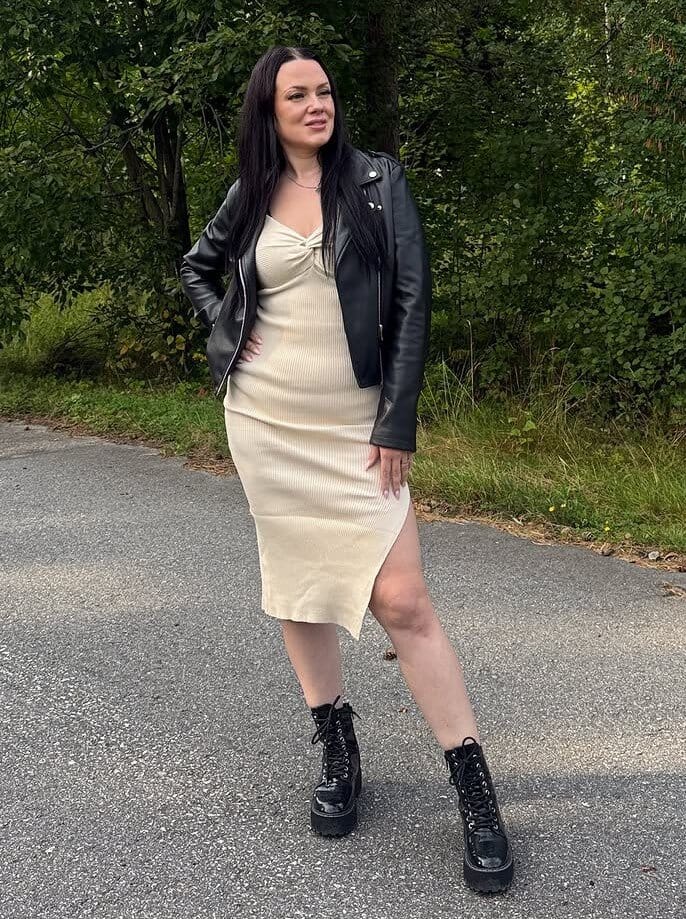 Feelook beige ribbineulemekko solmulla