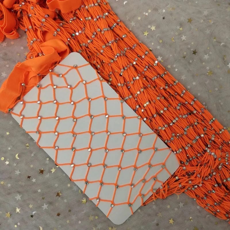 Oranssit strassikoristeiset verkkosukat